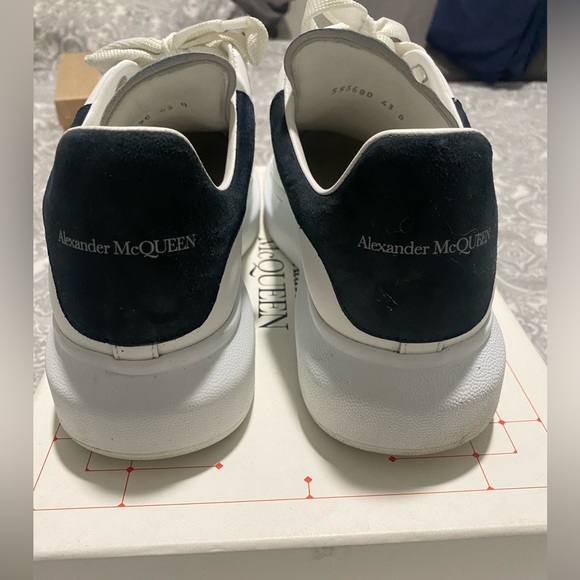 Alexander McQueen Larry sneaker “Midnight petrol” suede - Picture 4 of 4